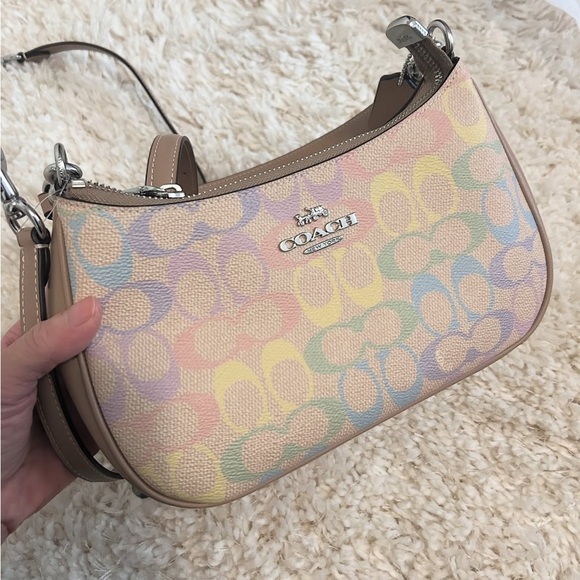 NWT🌈Coach Teri Shoulder Bag In Rainbow Signature Canvas Two Way Straps CDA91 - Picture 7 of 9